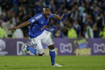 El volante de primera línea llegó a Millonarios en 2009. Aunque los primeros años fue criticado, luego se empezó a destacar como el equilibrio del equipo. Ganó dos títulos con el  equipo azul. Fue fichado por el Nacional de Reinaldo Rueda en 2016 en donde ganó cuatro títulos incluyendo una Copa Libertadores. 