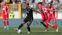 MONZA, ITALY - SEPTEMBER 18: Leandro Paredes of Juventus holds off Matteo Pessina of Monza  during the Serie A match between AC Monza and Juventus at Stadio Brianteo on September 18, 2022 in Monza, Italy. (Photo by Emilio Andreoli/Getty Images)