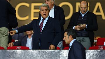 01/10/25 PARTIDO CHAMPIONS LEAGUE
FASE DE GRUPOS JORNADA 2
BARCELONA - PSG PARIS SAINT GERMAIN
JOAN LAORTA LUIS FIGO