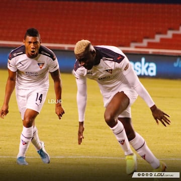 El delantero colombiano (derecha) ha disputado nueve partidos en la actual temporada y ha marcado cinco goles.