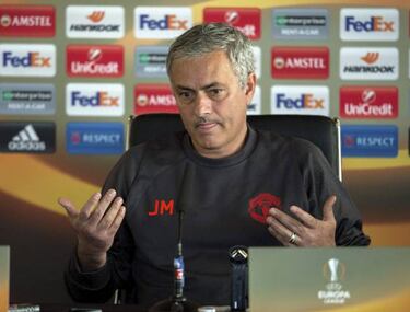 Mourinho to extend Zlatan contract for an extra year