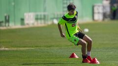 Gonzalo Villar recibe el alta y vacía la enfermería del Elche