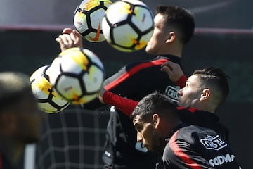 Los jugadores de la seleccion chilena son fotografiados durante el entrenamiento realizado en el complejo deportivo Juan Pinto Duran de Santiago, Chile.