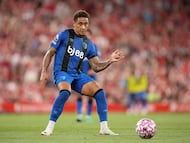 LIVERPOOL (United Kingdom), 16/08/2025.- Marcus Tavernier of Bournemouth in action during the English Premier League match between Liverpool FC and AFC Bournemouth, in Liverpool, Britain, 15 August 2025. (Reino Unido) EFE/EPA/ADAM VAUGHAN EDITORIAL USE ONLY. No use with unauthorized audio, video, data, fixture lists, club/league logos, 'live' services or NFTs. Online in-match use limited to 120 images, no video emulation. No use in betting, games or single club/league/player publications.