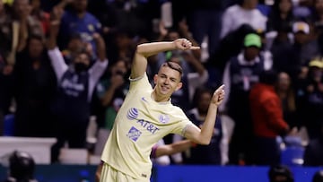 MEX5553. PUEBLA (MÉXICO), 30/09/2022.- Álvaro Fidalgo de América celebra un gol hoy, durante un partido correspondiente a la jornada17 del torneo Apertura 2022 de la Liga MX entre Puebla y América, en el estadio Cuauhtémoc en Puebla (México). EFE/ Hilda Ríos
