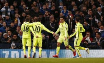 Luis Suárez anotó el segundo gol. 0-2.