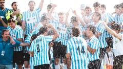 Adrian Lock da la lista de 25 jugadoras para medirse a Argentina