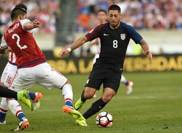 Trayectoria: New England Revolution, Fulham F. C., Tottenham Hotspur, Fulham F. C. y Seattle Sounders.
