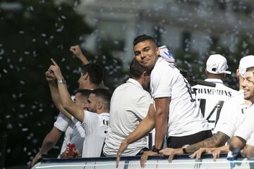 Casemiro durante la fiesta en Cibeles. 