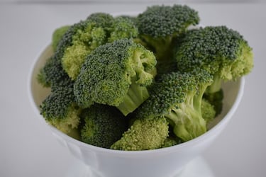 Los tres superalimentos recomendados para reducir la papada