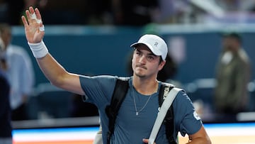 MIAMI (United States), 21/03/2026.- Joao Fonseca of Brazil gestures after being defeated by Carlos Alcaraz of Spain during their Men's Singles Round 2 match at the 2026 Miami Open tennis tournament at the Hard Rock Stadium in Miami, Florida, USA, 20 March 2026. (Tenis, Brasil, España) EFE/EPA/CRISTOBAL HERRERA-ULASHKEVICH
