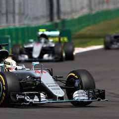 Hamilton gana la carrera de los tres podios. Alonso 13º, Sainz, 15º
