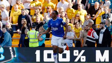 Soccer Football - Premier League - Wolverhampton Wanderers v Everton - Molineux Stadium, Wolverhampton, Britain - May 20, 2023 Everton's Yerry Mina celebrates scoring their first goal Action Images via Reuters/Andrew Boyers EDITORIAL USE ONLY. No use with unauthorized audio, video, data, fixture lists, club/league logos or 'live' services. Online in-match use limited to 75 images, no video emulation. No use in betting, games or single club /league/player publications. Please contact your account representative for further details.