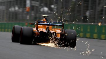 McLaren&#039;s Belgian driver Stoffel Vandoorne steers his car  during the second practice session ahead of the Formula One Azerbaijan Grand Prix in Baku on April 27, 2018. / AFP PHOTO / ANDREJ ISAKOVIC