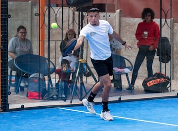 Romero en una clase de pádel.