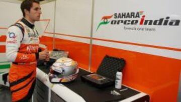 Dani Juncadella en el box de Force India.