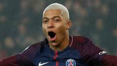 Soccer Football - Ligue 1 - Paris St Germain vs Caen - Parc des Princes, Paris, France - December 20, 2017   Paris Saint-Germain&rsquo;s Kylian Mbappe celebrates scoring their second goal    REUTERS/Gonzalo Fuentes