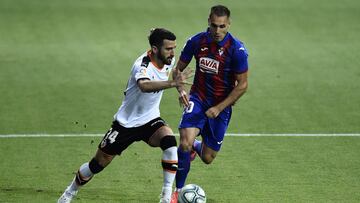 EIBAR, SPAIN - JUNE 25: Jose Gaya of Valencia CF battles for the ball with Rober Correa of SD Eibar during the Liga match between SD Eibar SAD and Valencia CF at Ipurua Municipal Stadium on June 25, 2020 in Eibar, Spain. (Photo by Juan Manuel Serrano Arce
