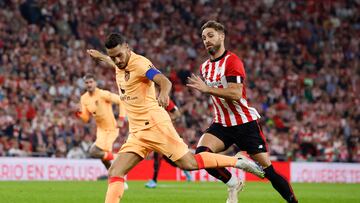 Soccer Football - LaLiga - Athletic Bilbao v Atletico Madrid - San Mames, Bilbao, Spain - October 15, 2022 Atletico Madrid's Koke in action with Athletic Bilbao's Yeray Alvarez REUTERS/Vincent West