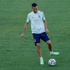 ¿Pondrías de titular a Busquets ante Eslovaquia, pese a su baja por COVID?
