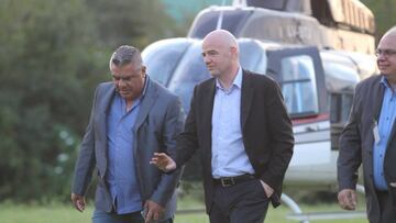 Infantino llegó a Argentina y fue recibido por 'Chiqui' Tapia
