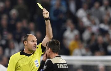 Tottenham, con Davinson Sánchez en la cancha, cayó en su casa ante Ajax en la semifinal de la Champions League. El gol de la victoria llegó a través de Van De Beek en el minuto 14.  
