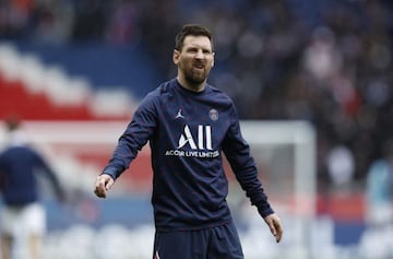 Soccer Football - Ligue 1 - Paris St Germain v Bordeaux - Parc des Princes, Paris, France - March 13, 2022 Paris St Germain's Lionel Messi during the warm up before the match REUTERS/Benoit Tessier