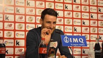 Aduriz celebra su renovaci&oacute;n.