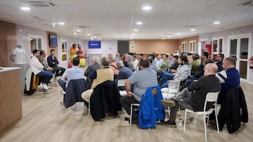 La reunión de esta tarde de Forcén y López con los peñistas en el Ibercaja Estadio.