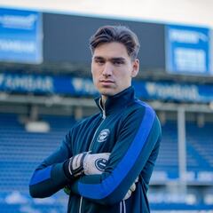 El portero Adrián Rodríguez renueva hasta 2027