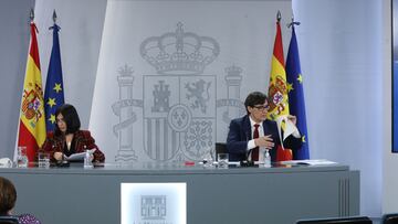 La ministra de Pol&iacute;tica Territorial, Carolina Darias y el ministro de Sanidad, Salvador Illa en rueda de prensa tras la Reuni&oacute;n del Comit&eacute; de seguimiento del coronavirus en el Complejo de la Moncloa, en Madrid, a 8 de enero de 2021. A