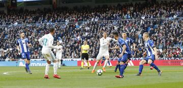 Lucas Vázquez asiste a Cristiano para que marque el 3-0.
