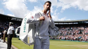 Djokovic deja la pista. 