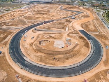 El asfalto es “made in Madrid”, producido en la planta de Vicálvaro por Eiffage Construcción.