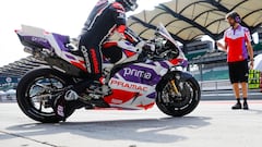 Jorge Martín saliendo a pista en Sepang.