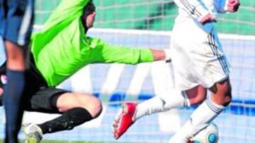 <b>SENTENCIA. </b>Rodrigo aprovechó un saque de Adán para encarar a Núñez y hacer el 2-0.