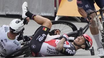 Team Lotto Soudal&#039;s Caleb Ewan of Australia (R) reacts as he falls with Team Bora Hansgrohe&#039;s Peter Sagan of Slovakia (L) close to the finish line of the 3rd stage of the 108th edition of the Tour de France cycling race, 182 km between Lorient and Pontivy, on June 28, 2021. (Photo by Christophe Ena / various sources / AFP)