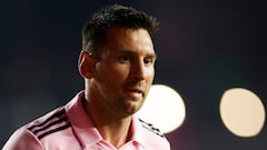 FORT LAUDERDALE, FLORIDA - SEPTEMBER 20: Lionel Messi #10 of Inter Miami looks on during a match between Toronto FC and Inter Miami CF at DRV PNK Stadium on September 20, 2023 in Fort Lauderdale, Florida.   Carmen Mandato/Getty Images/AFP (Photo by Carmen Mandato / GETTY IMAGES NORTH AMERICA / Getty Images via AFP)