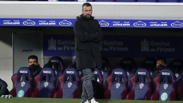 Diego Mart&iacute;nez, durante el Huesca - Granada.