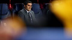Ernesto Valverde, en el banquillo del Camp Nou.