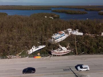 El huracán Ian llegó al oeste de Florida con vientos de más de 240 km/h, provocando inundaciones catastróficas en varias localidades, también ha dejado inundaciones  y graves destrozos en el centro de la península. La tormenta provocó una marejada ciclónica  que inundó grandes áreas del suroeste de Florida, las áreas cercanas a la costa han quedado arrasadas.