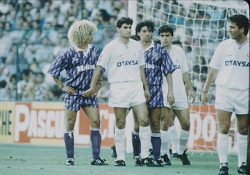 'Tocamiento' de M¨ªchel a Valderrama en la temporada 1991/92 en un Real Madrid-Valladolid. M¨ªchel, para provocar al colombiano, empez¨® a tocarle repetidamente los genitales ante la sorpresa de ¡®El Pibe¡¯.