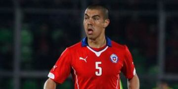 16.- El 'Gato' suma 13 encuentros bajo la dirección técnica de Jorge Sampaoli en La Roja.