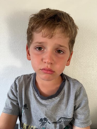 Un niño de 6 años pierde su consola frente a la casa de su abuela y su carita desata una oleada de ayuda tremenda