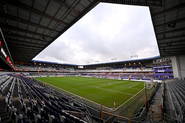 Debido a las limitaciones del Stade Joseph Marien, sus partidos en Europa lo juegan en el Estadio Constant Vanden Stock, hogar del RSC Anderlecht, estadio con una capacidad de 28.500 espectadores.