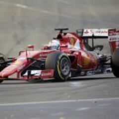 Vettel domina con el Ferrari y Fernando Alonso es séptimo