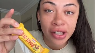 Es una estrella de Santiago 2023, tiene 600 mil seguidores en TikTok y así reacciona al probar los dulces chilenos