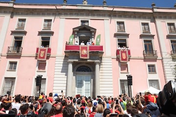 Boadilla del Monte se volcó con Carvajal y Joselu durante el homenaje que el campeón de la Eurocopa recibió en el Palacio del Infante Don Luis.

