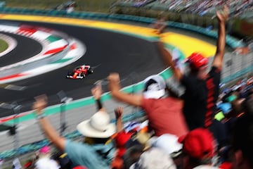 Kimi Raikonen trazando la última curva del circuito.