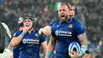 Niccolo Cannone y sus compañeros celebran la victoria.